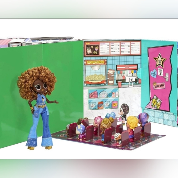 LOL Surprise OMG Movie Magic studios with 70 surprises and 12 dolls - Picture 6 of 10